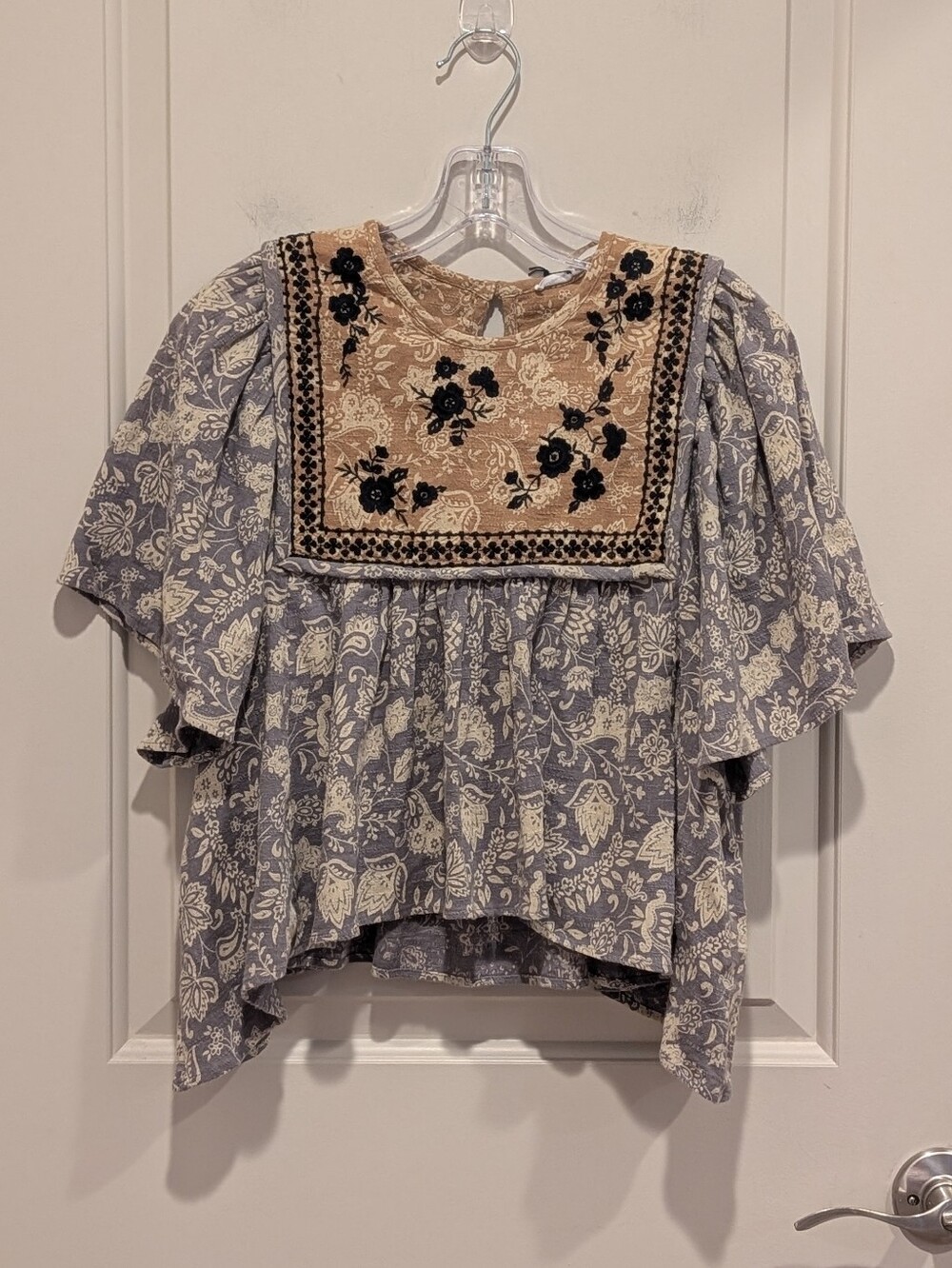 Unsubscribed Crop Embroidered Boho Square-Yoke Floral Blouse in Gray and Tan